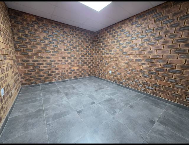 815M² WAREHOUSE TO LET IN AEROTON